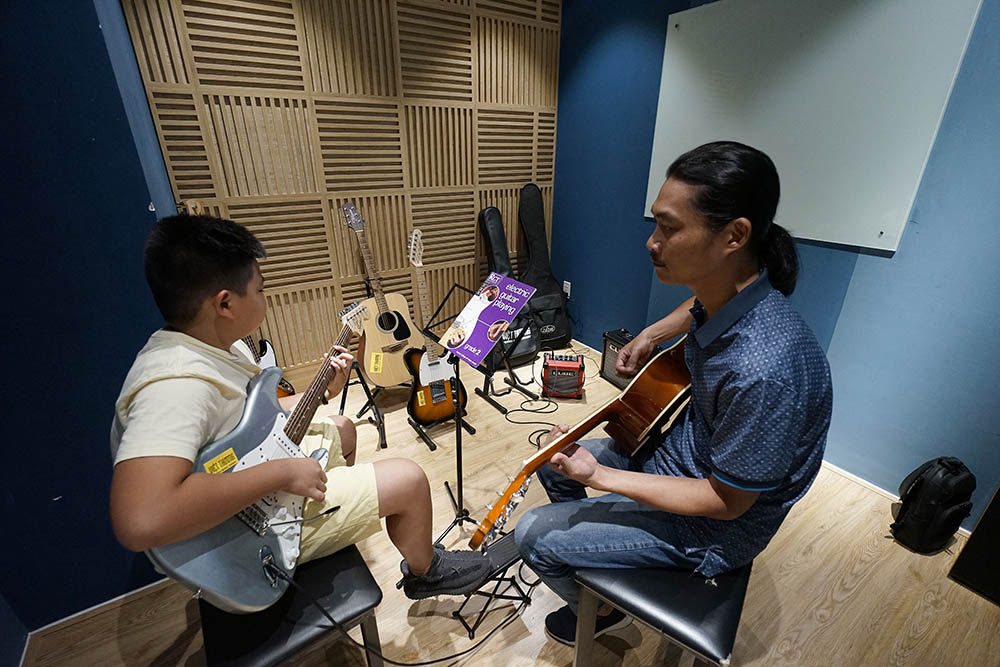 học đàn guitar tại Việt Thương