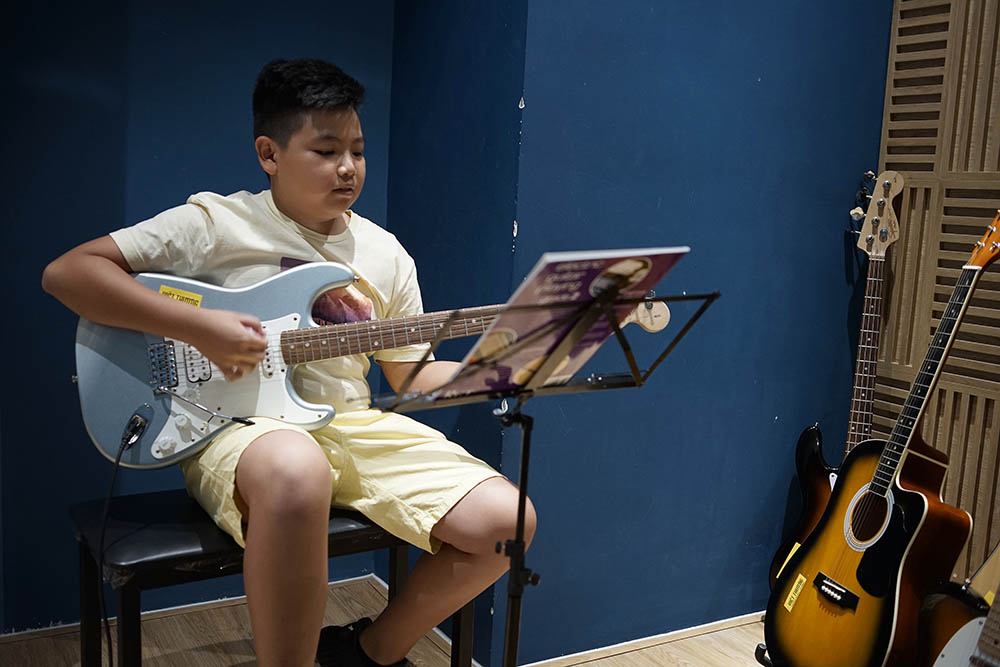 học đàn guitar tại Việt Thương