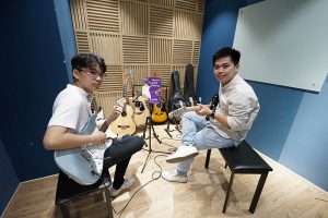 Học phí học đàn guitar tại trường nhạc Việt Thương Music